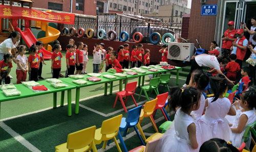 小小公益庆“六一”与孩子们共度节日