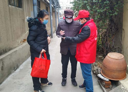 小小公益在行动：疫情中在泰前办事处广生泉社区入户登记居民居住情况（一）